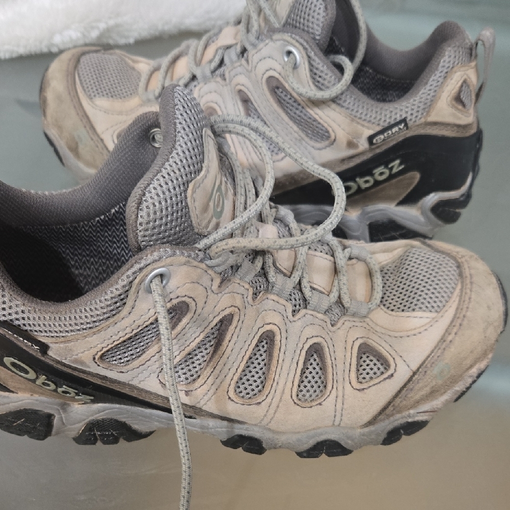 Women's Gray Sneakers - Picture 7 of 11